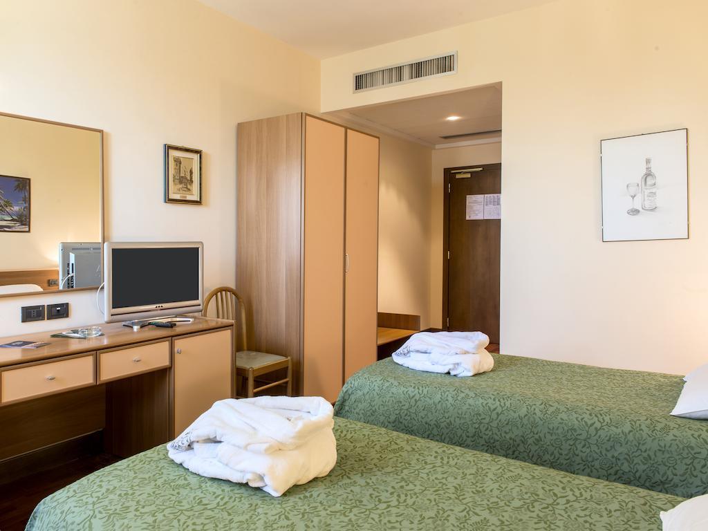 פוטנצה פיצ'נה Hotel Torresi חדר תמונה